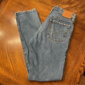 Levi’s women’s Classic 501 Medium Blue Jeans lightly distressed straight 28/32